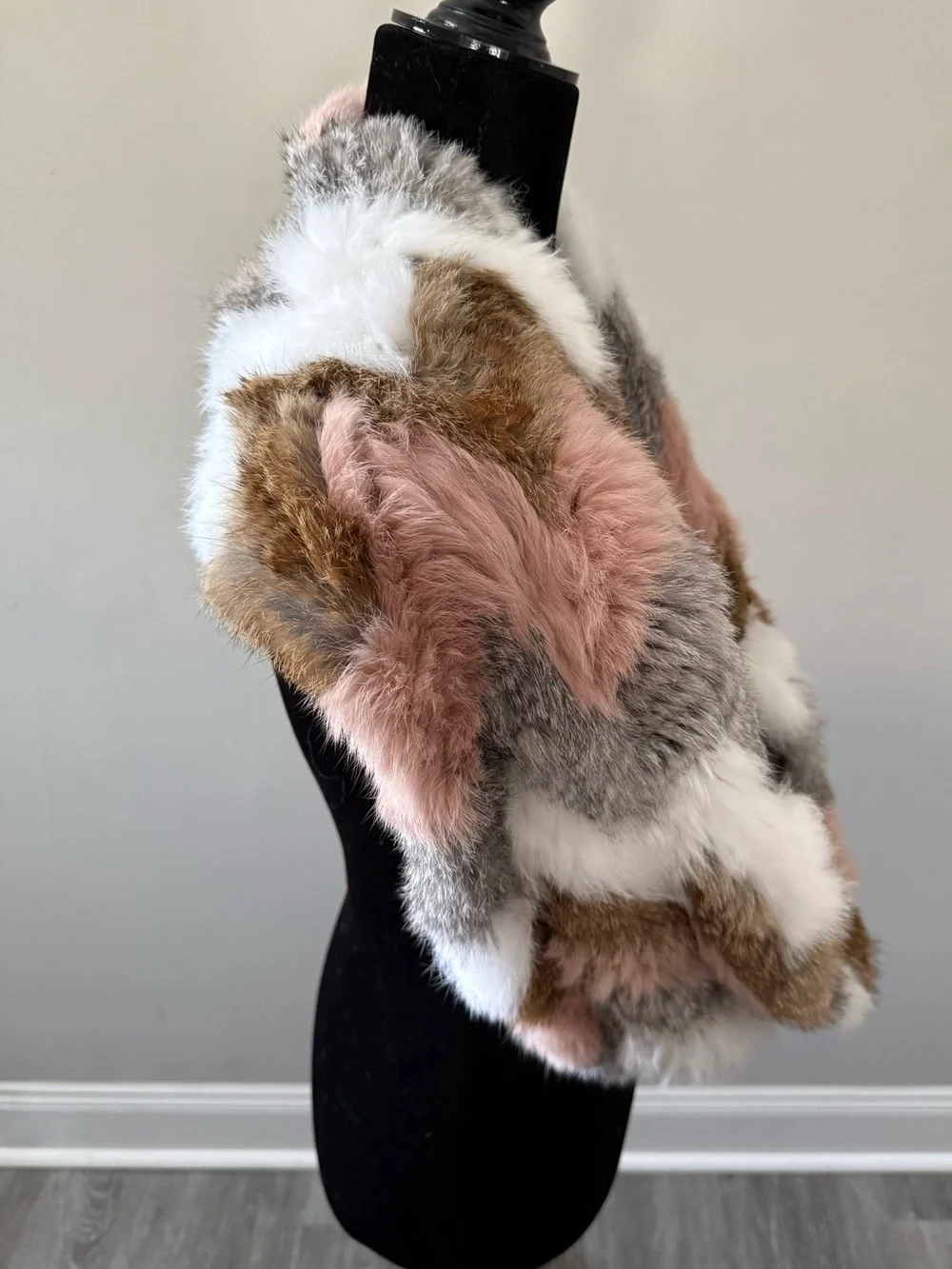 Jocelyn Women’s Real Rabbit Fur Infinity Scarf Petal Multi Chevron Color. NWT!
